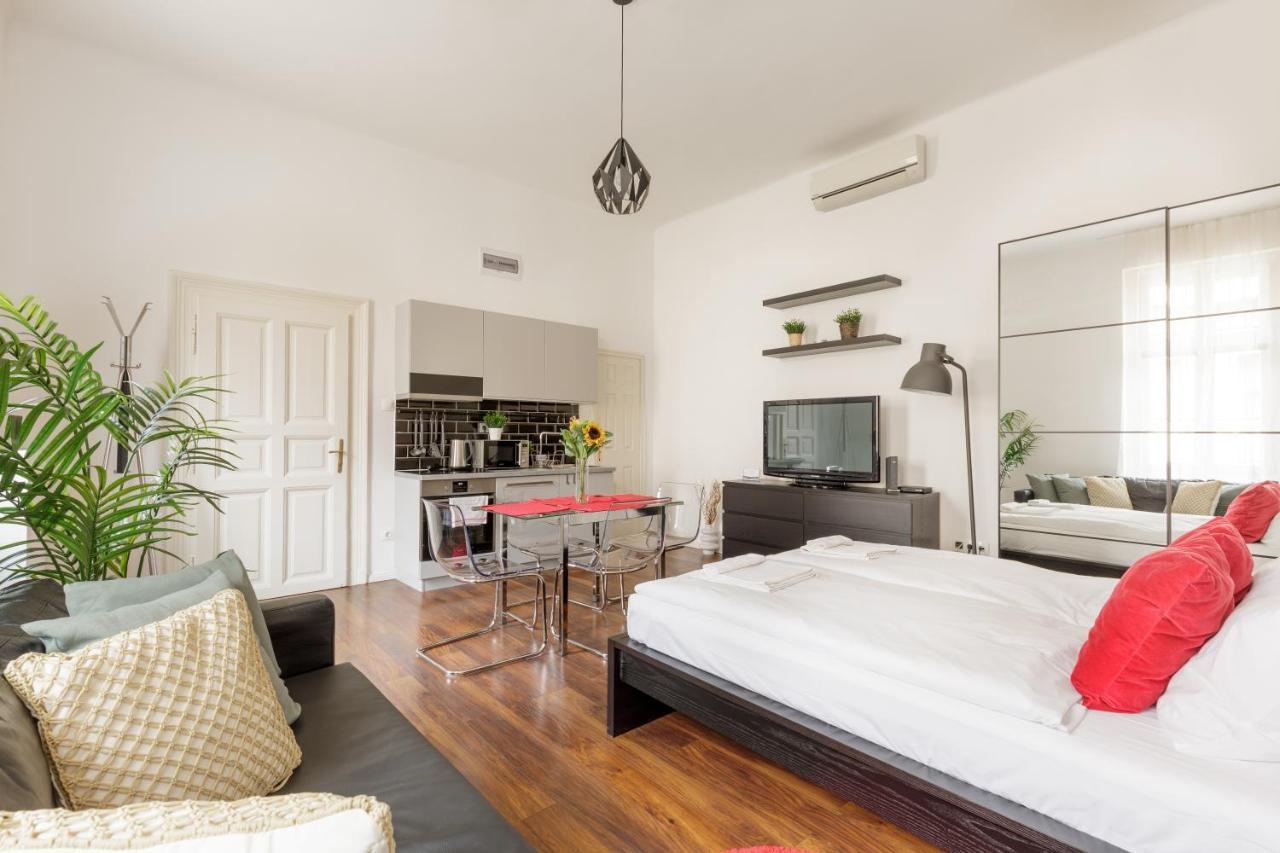 Red Dot Two - New Unit In The Heart Of Party Town Apartment บูดาเปสต์ ภายนอก รูปภาพ